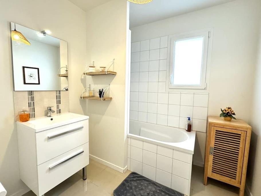 Vakantiehuis La Maison Bleue - Plain-pied Proche Plages Et Caen